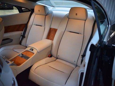 Used 2016 Rolls-Royce Wraith RWD image 22