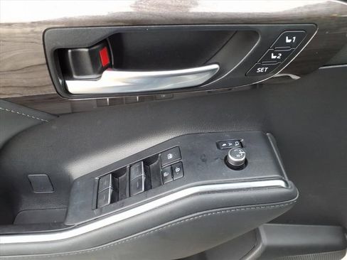 Used 2023 Toyota Highlander Platinum image 26