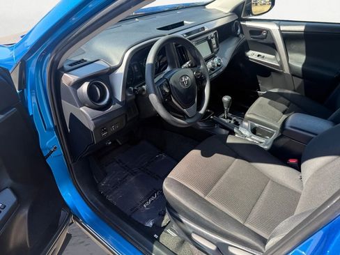 Used 2018 Toyota RAV4 LE image 15
