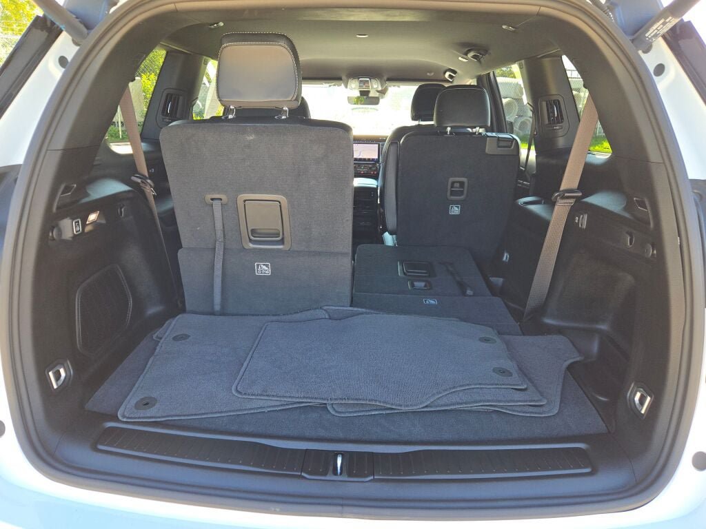 Certified 2025 Jeep Grand Cherokee L Limited w/ Black Appearance Package AWD/4WD image 22