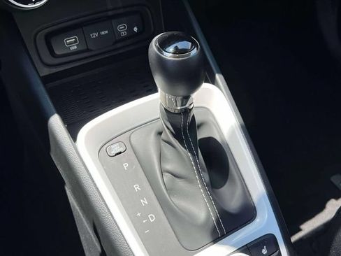 Used 2025 Hyundai Venue Limited FWD image 37