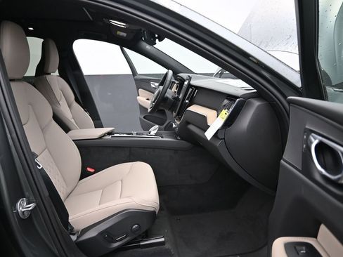 New 2026 Volvo XC60 B5 Core AWD/4WD image 15