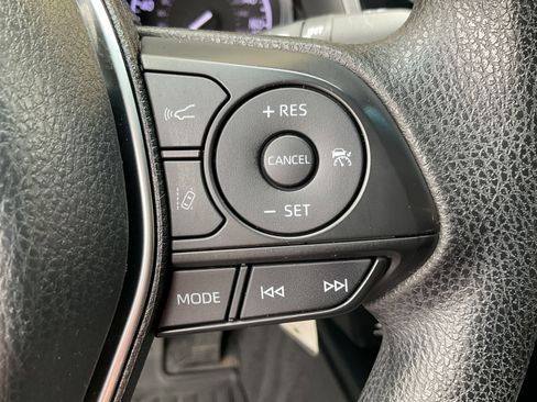 Used 2018 Toyota Camry LE FWD image 32