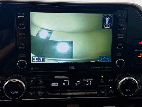 Used 2022 Toyota Highlander Limited FWD image 15