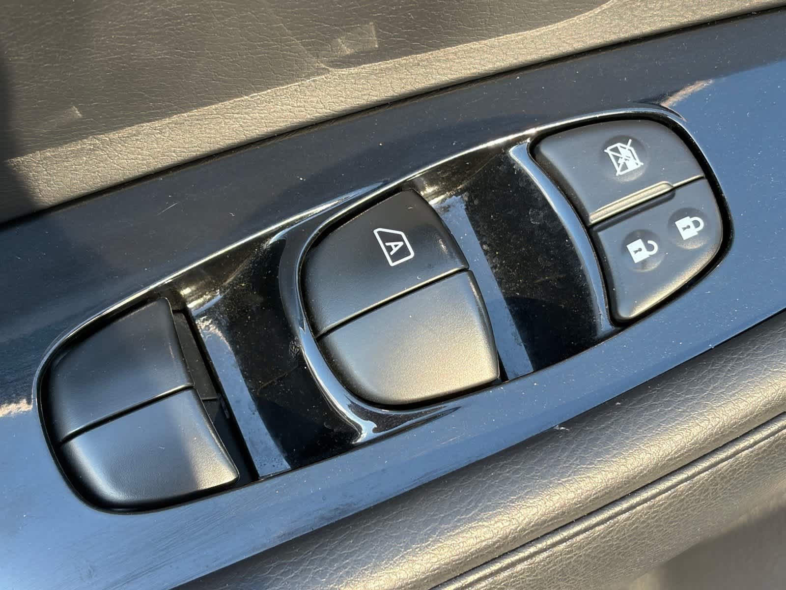 Used 2015 Nissan Leaf SL FWD image 15