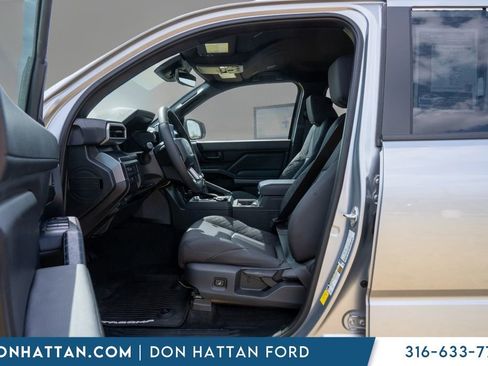 Used 2025 Toyota Tacoma SR5 w/ SR5 Upgrade Package AWD/4WD image 5