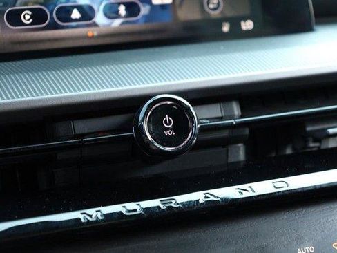 Used 2025 Nissan Murano SV AWD/4WD image 13