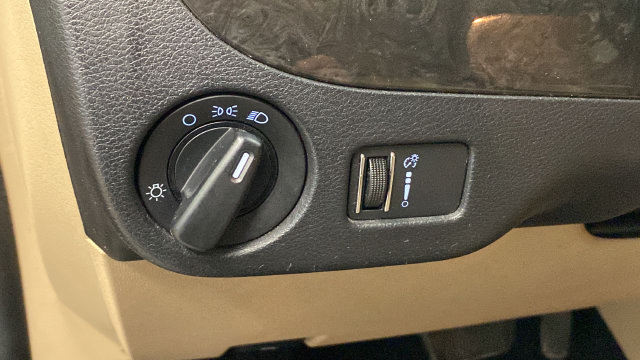 Used 2016 Dodge Grand Caravan SXT FWD image 28