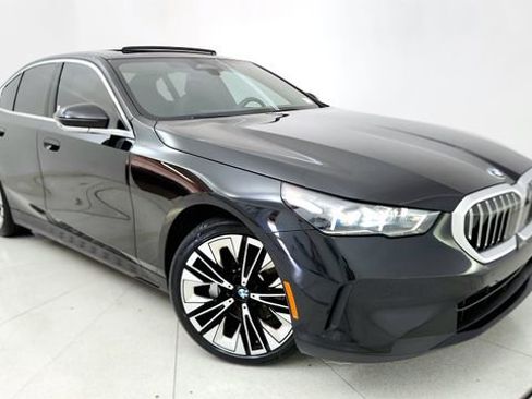 Used 2026 BMW 530i RWD image 1