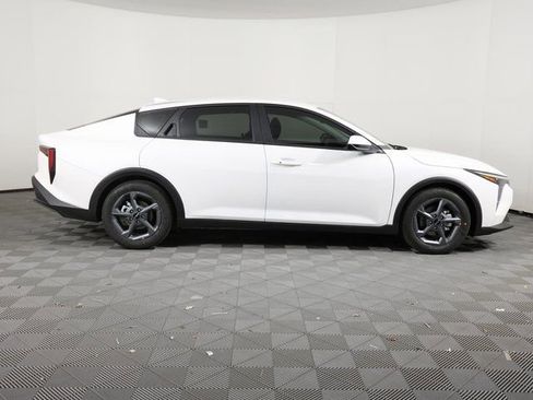 New 2026 Kia K4 LXS image 4