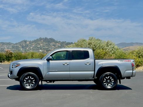 Used 2022 Toyota Tacoma TRD Off-Road w/ Technology Package AWD/4WD image 7