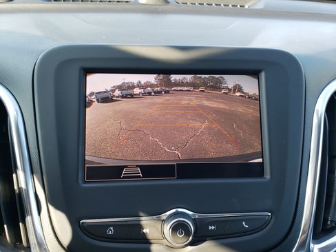 Used 2022 Chevrolet Equinox LT w/ Driver Convenience Package image 40