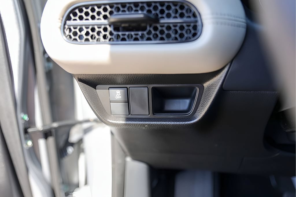 Used 2025 Honda HR-V LX image 17