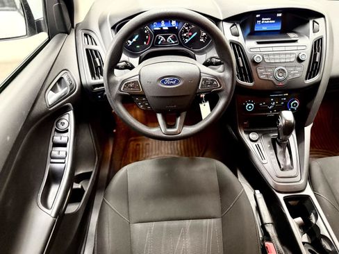 Used 2015 Ford Focus SE w/ Interior Protection Package FWD image 2