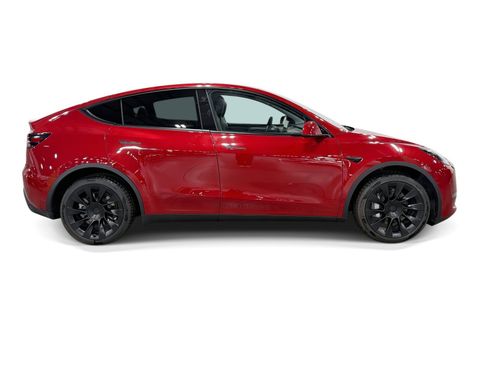 Certified 2023 Tesla Model Y AWD image 7