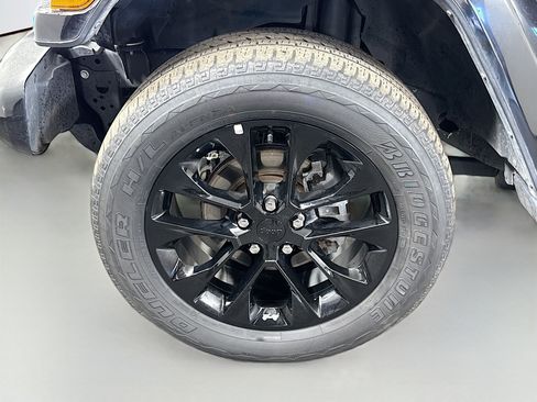 Used 2021 Jeep Wrangler Unlimited Sahara image 38