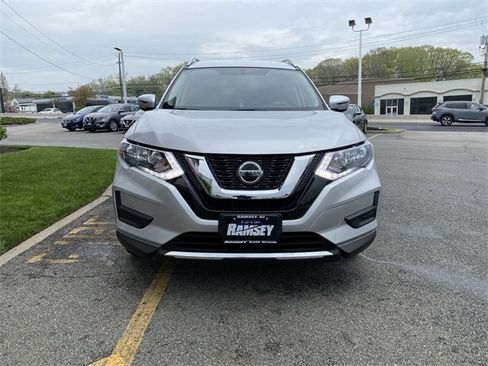 Certified 2018 Nissan Rogue SV image 3