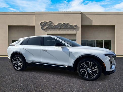 Certified 2024 Cadillac Lyriq Luxury AWD/4WD image 1
