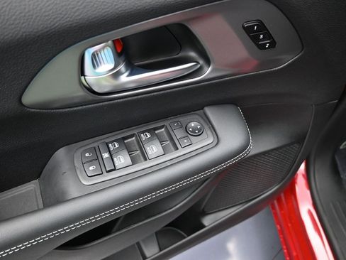 New 2026 Chrysler Pacifica Select image 11