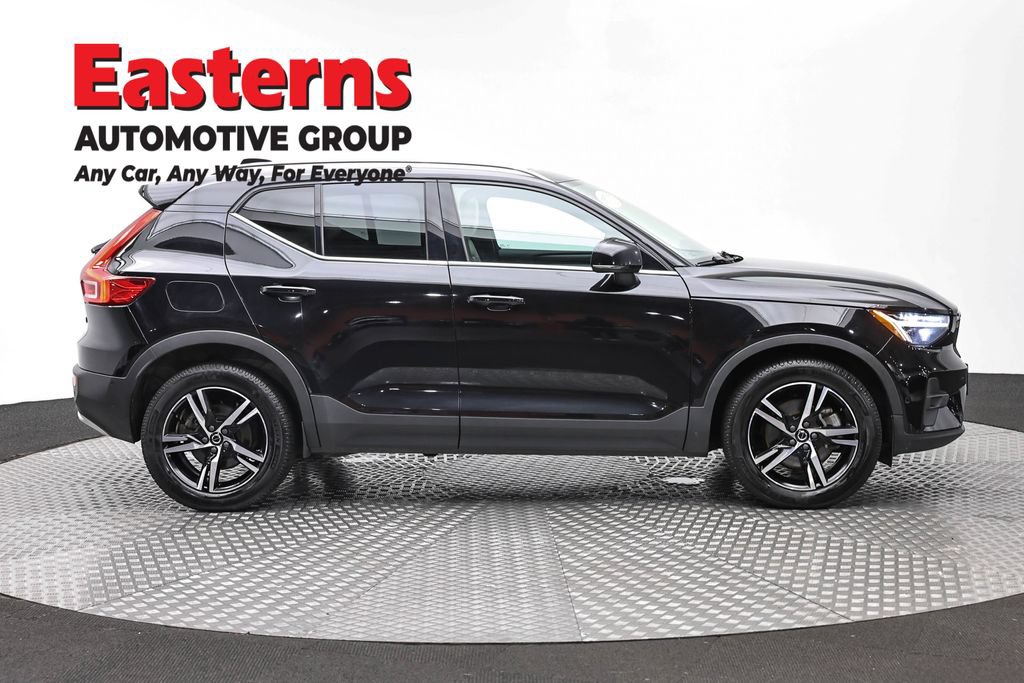 Used 2023 Volvo XC40 B5 Plus AWD/4WD image 5