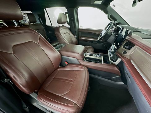 Used 2024 Ford Expedition Limited image 34
