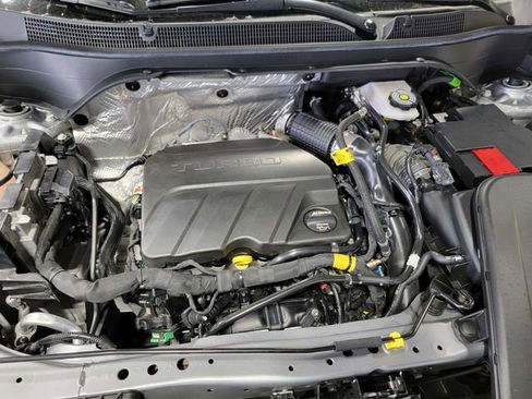 Certified 2025 Chevrolet Trax LS w/ LS Convenience Package FWD image 33