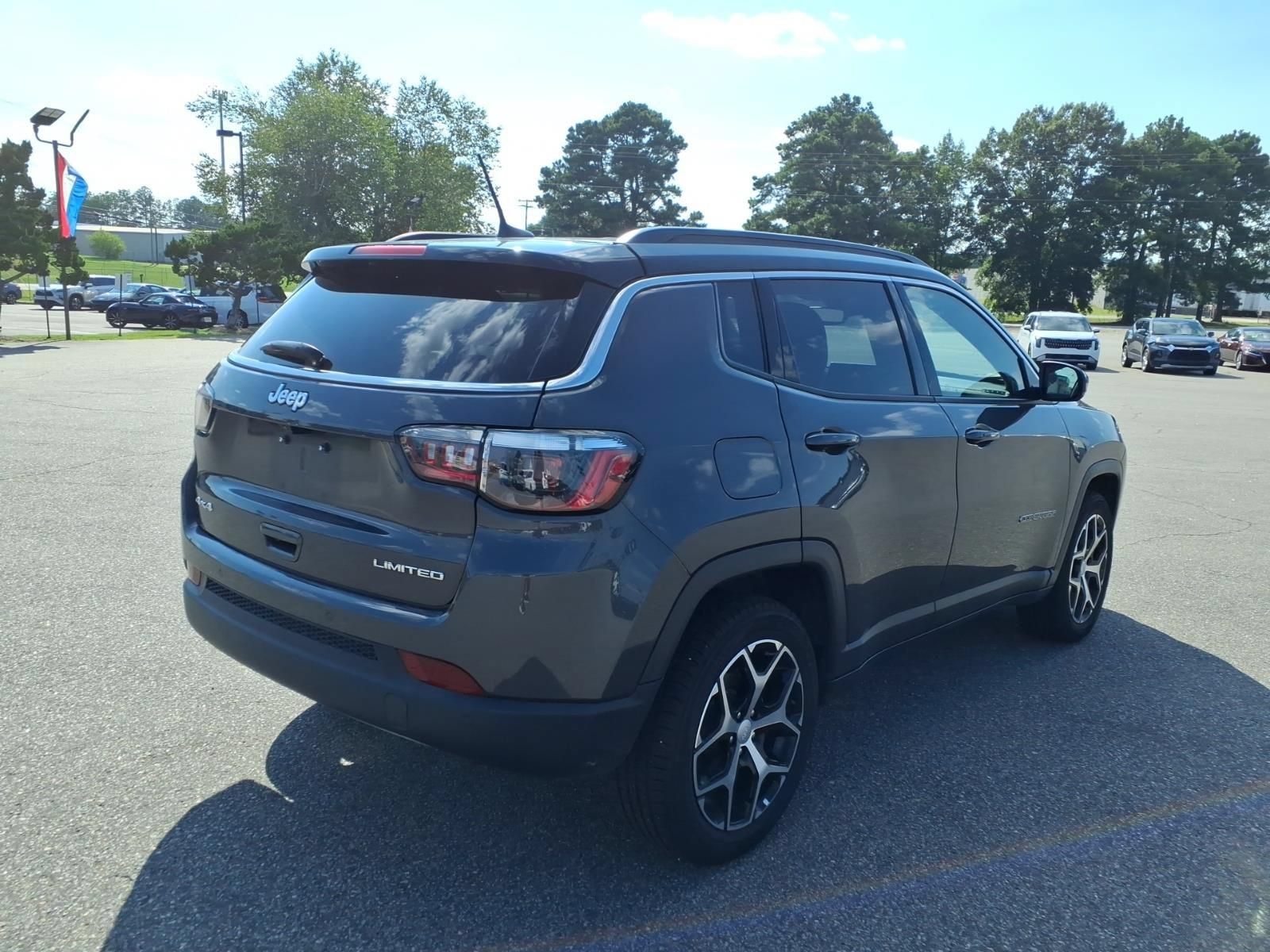 Used 2024 Jeep Compass Limited AWD/4WD image 5