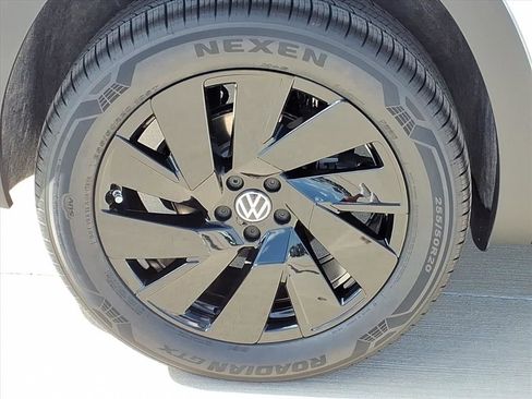 New 2026 Volkswagen Atlas Cross Sport SE FWD image 5