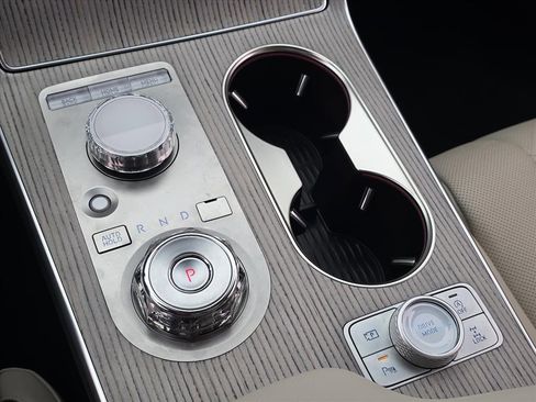 Used 2025 Genesis GV80 2.5T Prestige image 21