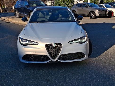 New 2025 Alfa Romeo Giulia w/ Veloce Package Rwd image 3
