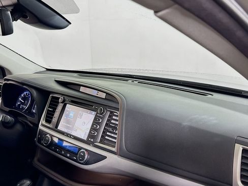 Used 2017 Toyota Highlander XLE image 7