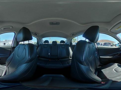 Used 2025 Hyundai Elantra Limited FWD image 44
