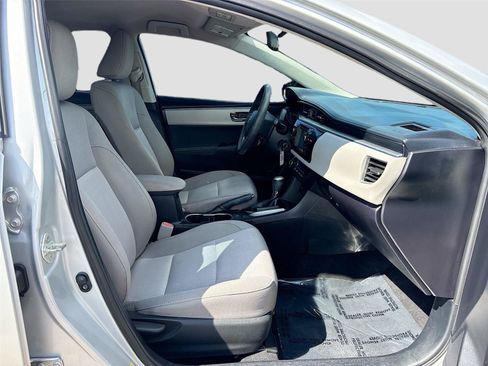 Used 2015 Toyota Corolla LE FWD image 25