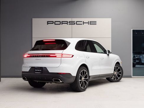 Certified 2026 Porsche Cayenne AWD/4WD image 7