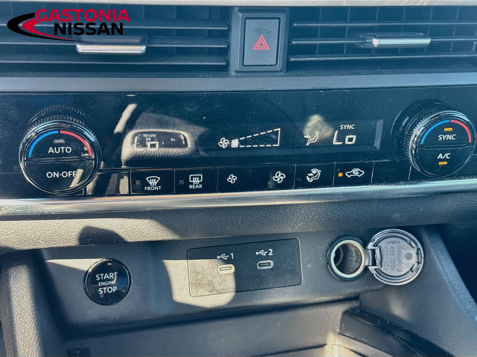 Used 2025 Nissan Rogue SV AWD/4WD image 19