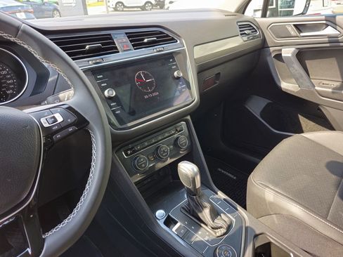 Certified 2021 Volkswagen Tiguan SE w/ Panoramic Sunroof Package AWD/4WD image 5