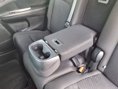 Used 2019 Dodge Journey SE w/ Connectivity Group FWD image 14