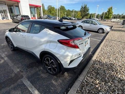 Used 2020 Toyota C-HR XLE FWD image 3
