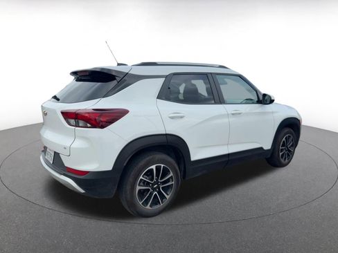 Used 2025 Chevrolet TrailBlazer LT image 3