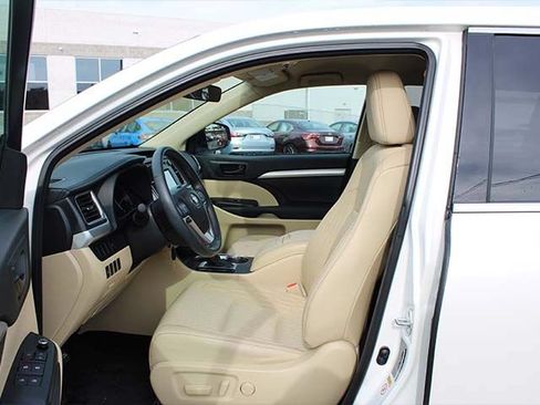 Used 2015 Toyota Highlander Plus AWD/4WD image 12