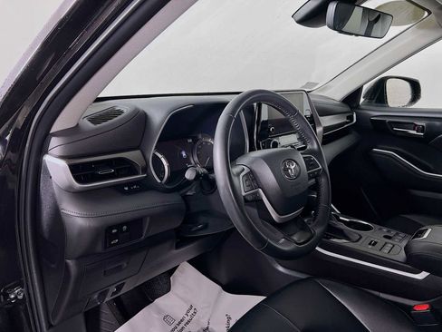 Used 2023 Toyota Highlander XLE image 9