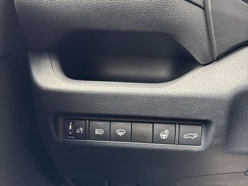 Used 2020 Toyota RAV4 XLE w/ Convenience Package AWD/4WD image 16