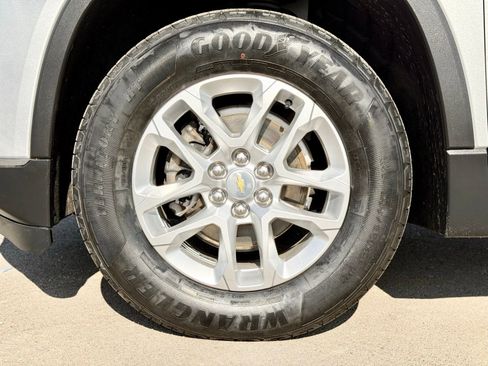 Used 2021 Chevrolet Traverse LT image 11