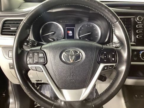 Used 2018 Toyota Highlander XLE AWD/4WD image 16