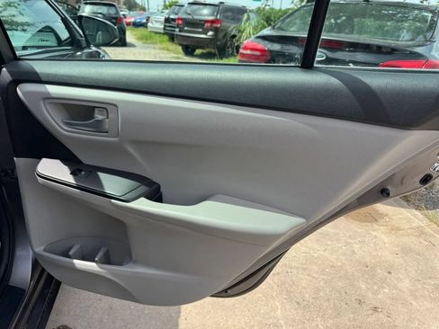 Used 2016 Toyota Camry SE FWD image 21
