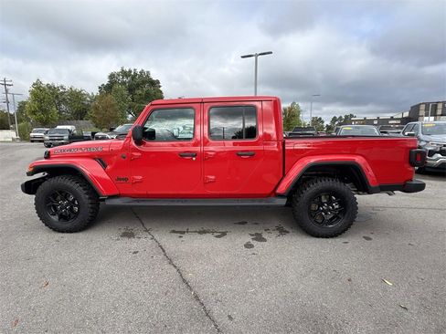 New 2025 Jeep Gladiator Sport image 5