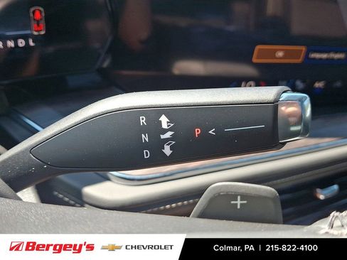 New 2025 Chevrolet Suburban Premier image 22