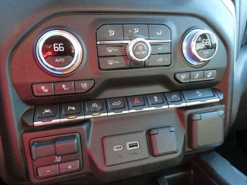 Used 2020 GMC Sierra 1500 SLT w/ SLT Premium Plus Package AWD/4WD image 28