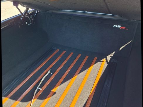 Used 2004 Chevrolet SSR w/ Preferred Equipment Group RWD image 9