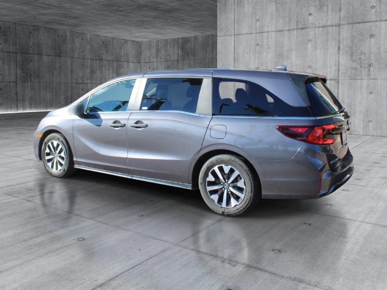 Used 2025 Honda Odyssey EX-L image 3